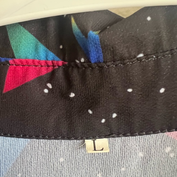 ❌SOLD❌Fun Patterned Button Up - Picture 5 of 5